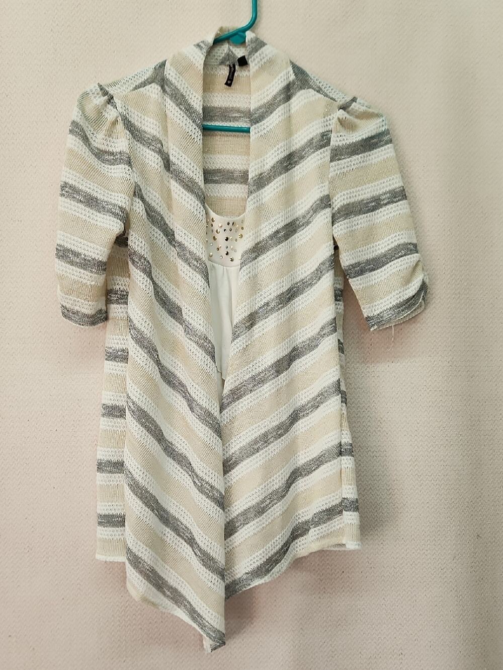 🚨2/$25 or 5/$50🚨HeartSoul Cream and Gold Open Knit Cardigan